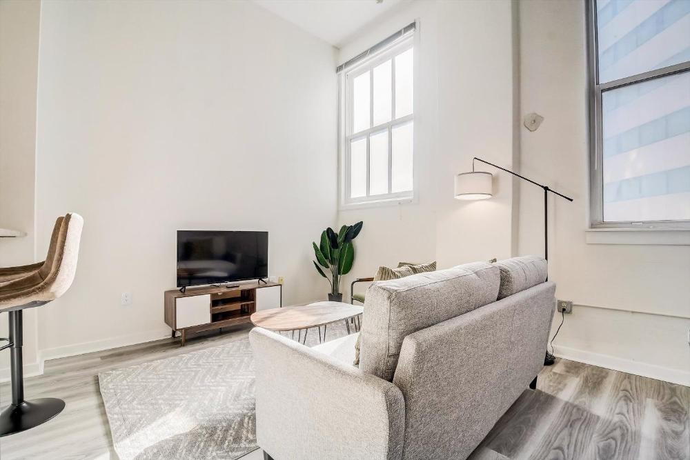 CozySuites - 2BR with Direct Skybridge Access #11